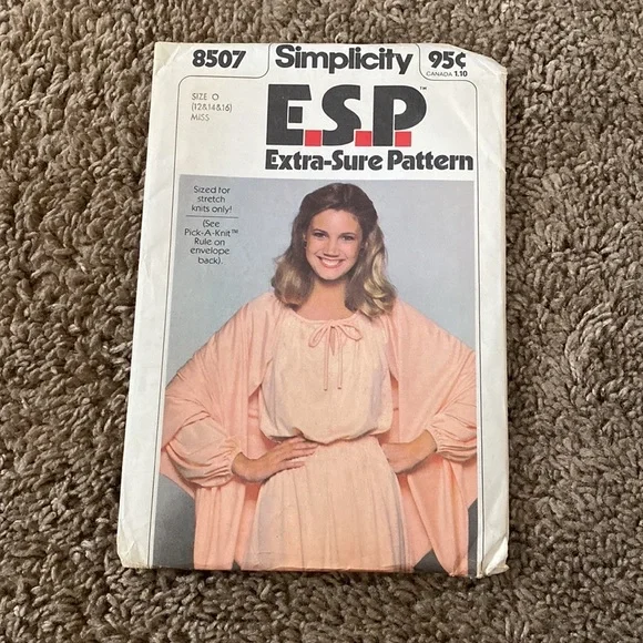 Vintage Lot of Sewing Patterns Lot #2 - Picture 8 of 9